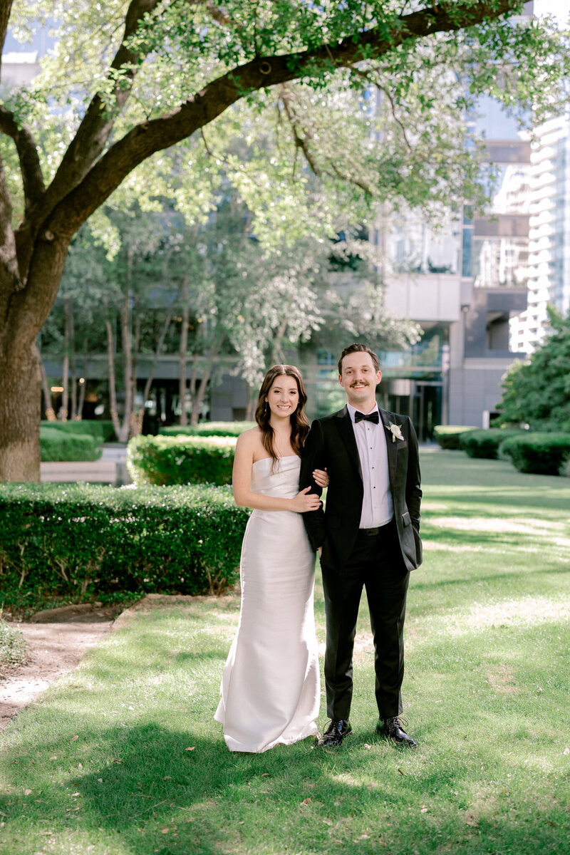 Abby & Garrett Sneak Peeks-1_(2048)