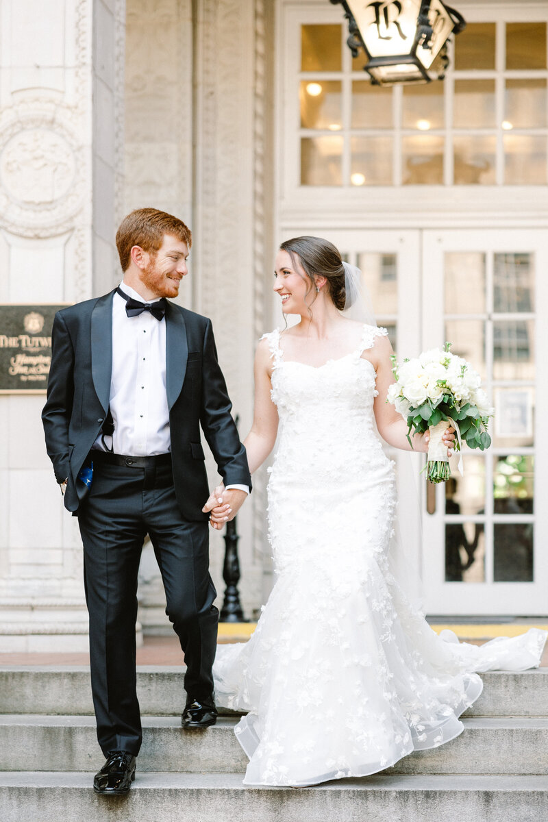 Romantic and timeless wedding captured by Abby Bell Photography, a fine art wedding photographer based in Alabama. Specializing in luxury, personalized wedding photography for Alabama couples who seek an elegant and memorable experience.