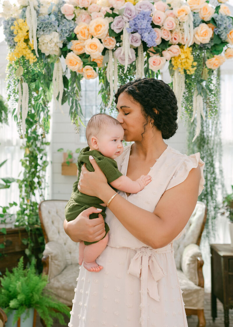 19-Mothers-Day-Family-Greenhouse-Portrait-Blooming-Love