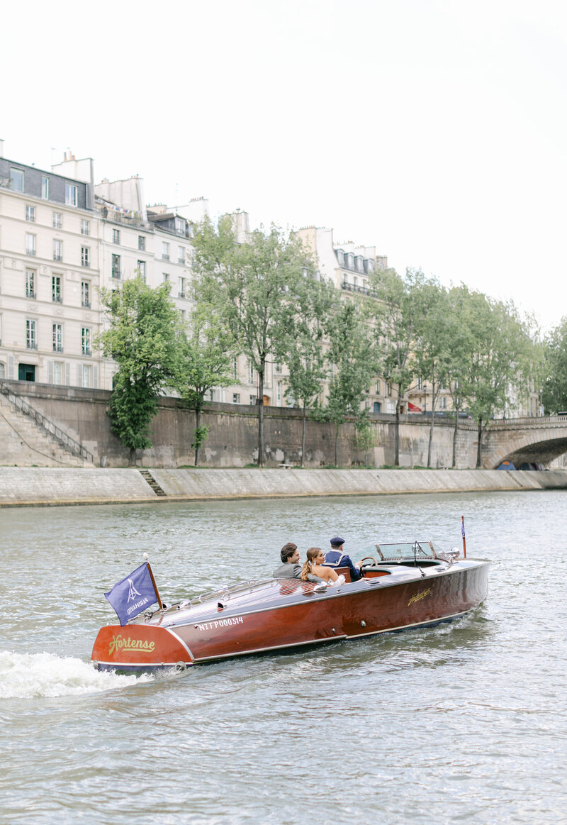 bride-groom-river-seine-boat