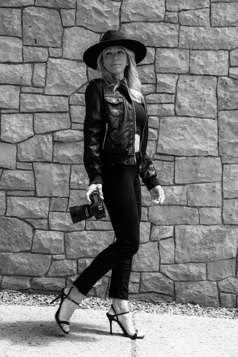 Black and White picture of Alicia the photographer