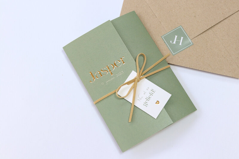 Chique-tweeluik-geboortekaartje-jongen-Jasper-in-groen-met-goudfolie-en-beige-3
