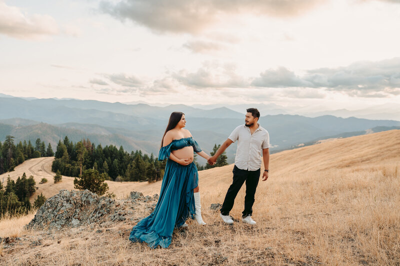 Expecting Family Dance | Photography by Jocelyn