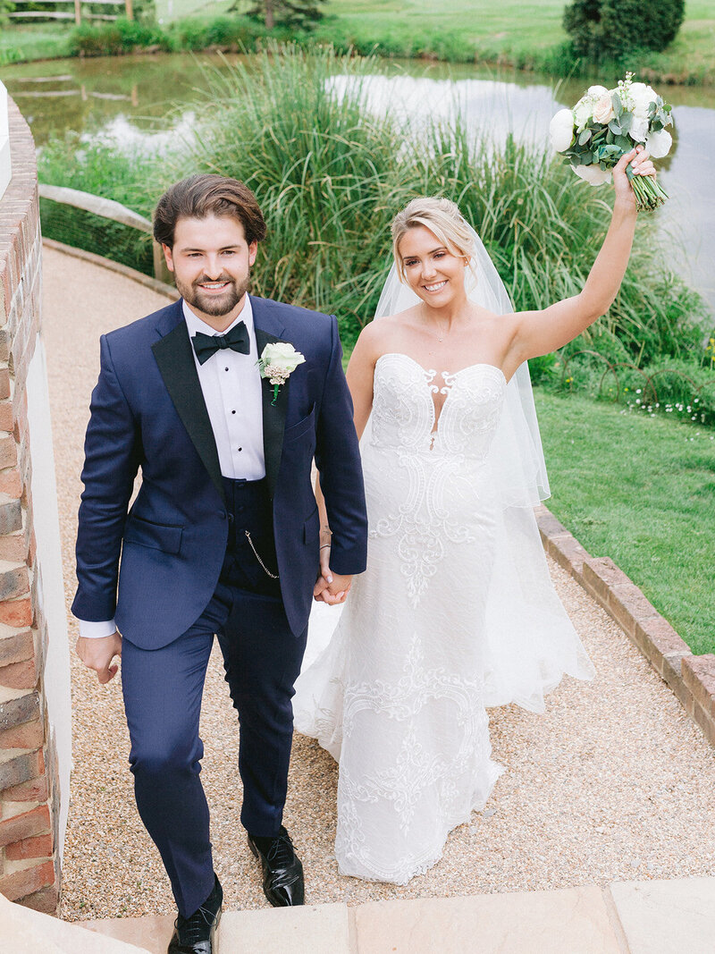 An_Elegant_Sussex_Countryside_Wedding_Cake-3_websize