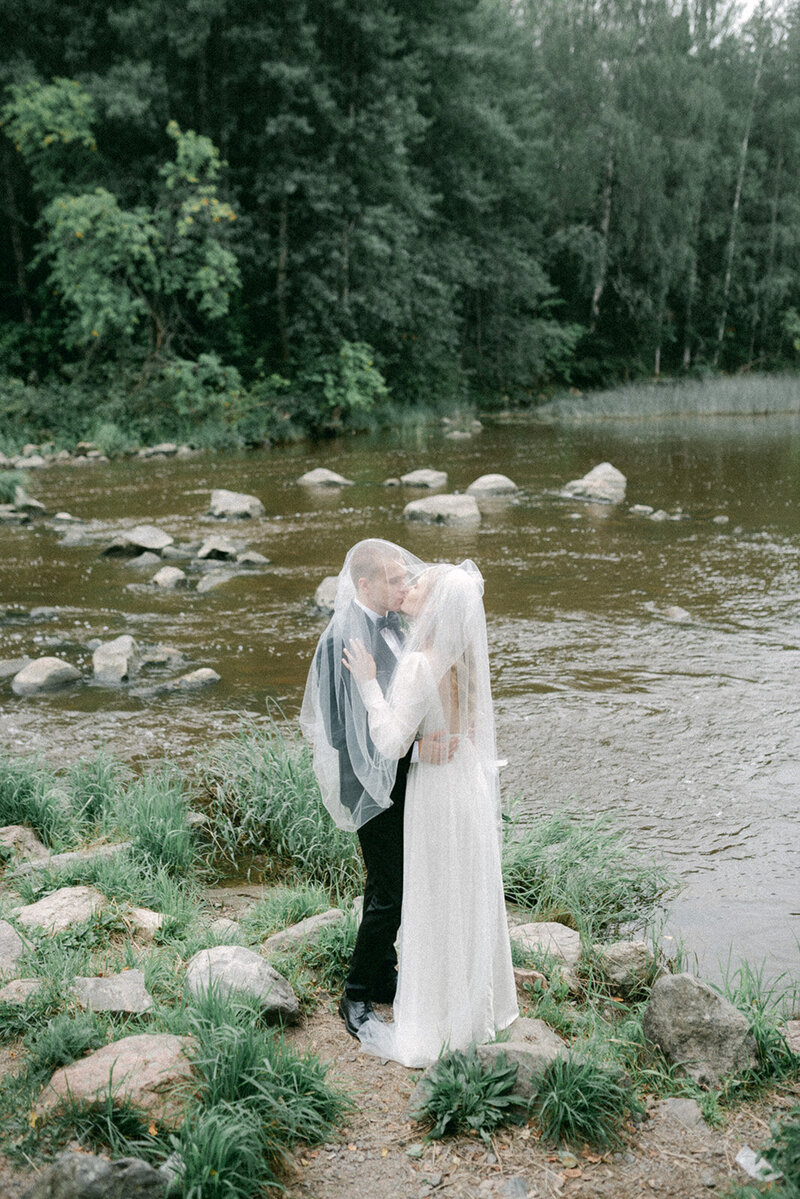 Wedding photo of an Intimate and romantic wedding  photography session in Porvoo by photographer Hannika Gabrielsson