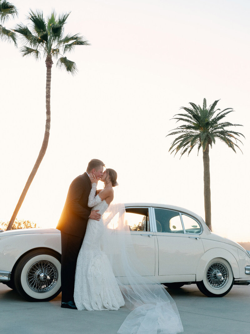 Autumn-Maximalist-Wedding-with-rich-tones-blue-velvet-draping-Ashley-Ludaescher-Photography-Vanessa-Noel-Events-0027