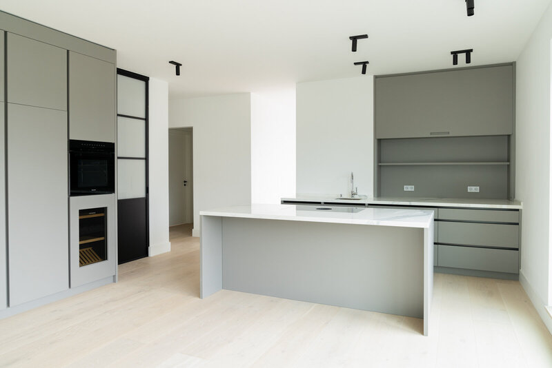 Kueche-Penthousewohnung-Berlin-Innenausbau-Individuelle-Kuechen-3