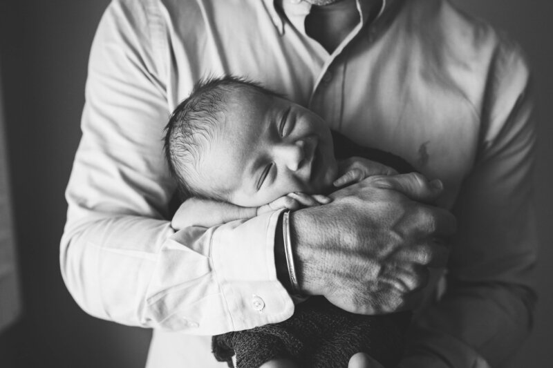 father and newborn photos