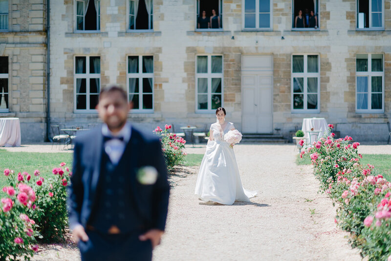 Morgane Ball Photography Chateau de Vitry-la-Ville Lovely Instants wedding planner Flexprod Bertacchi traiteur first look