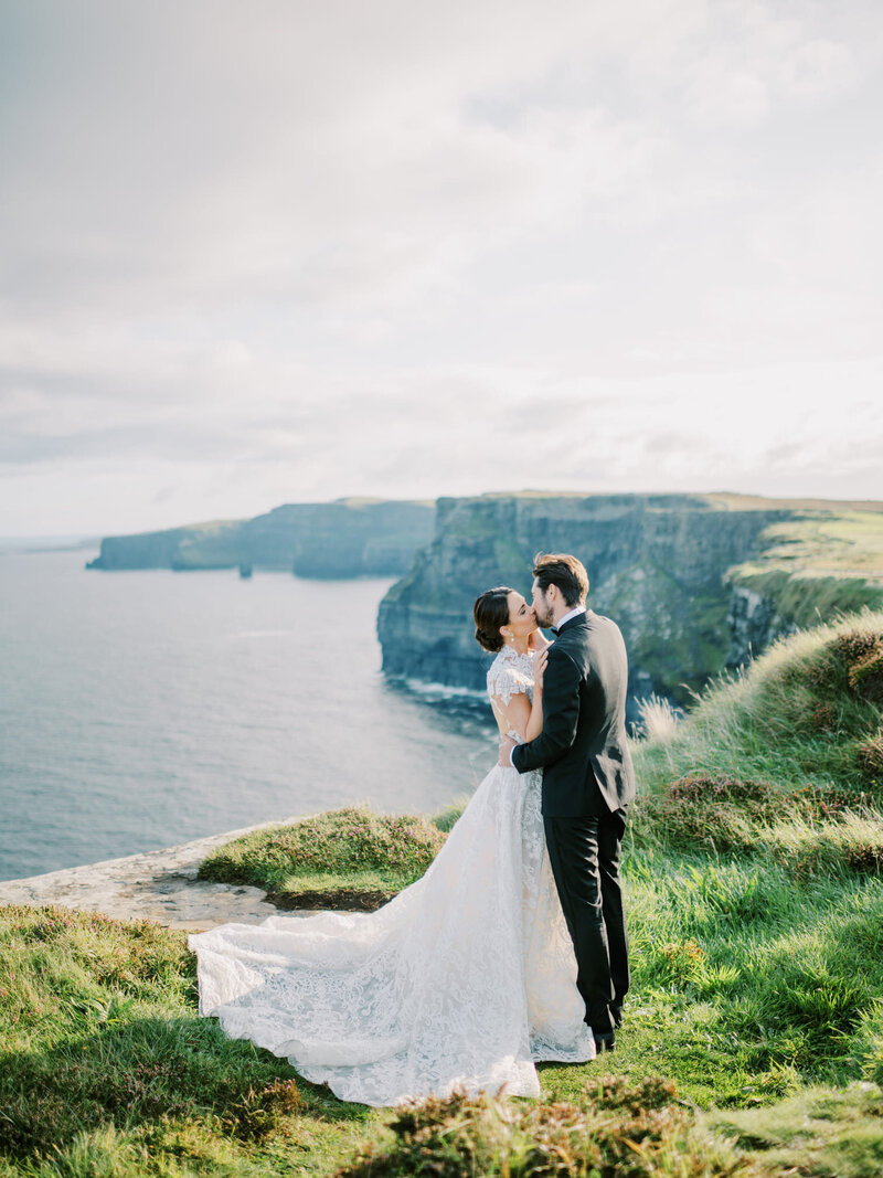 wedding-in-the-cliffs-of-ireland
