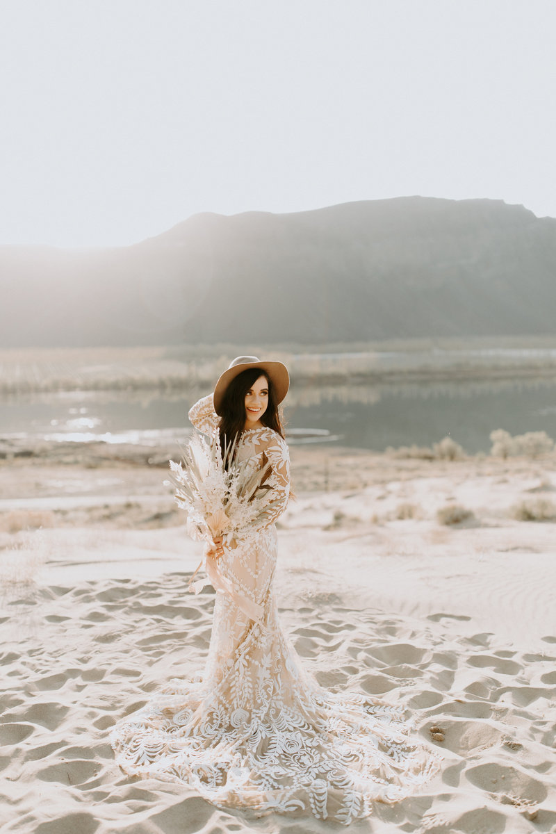 Vantage Desert Wedding Stylized Shoot | Bohemian Desert Rue de Seine Gypsy Wedding – Kennewick, WA | Tin Sparrow Events + Alex Lasota Photography