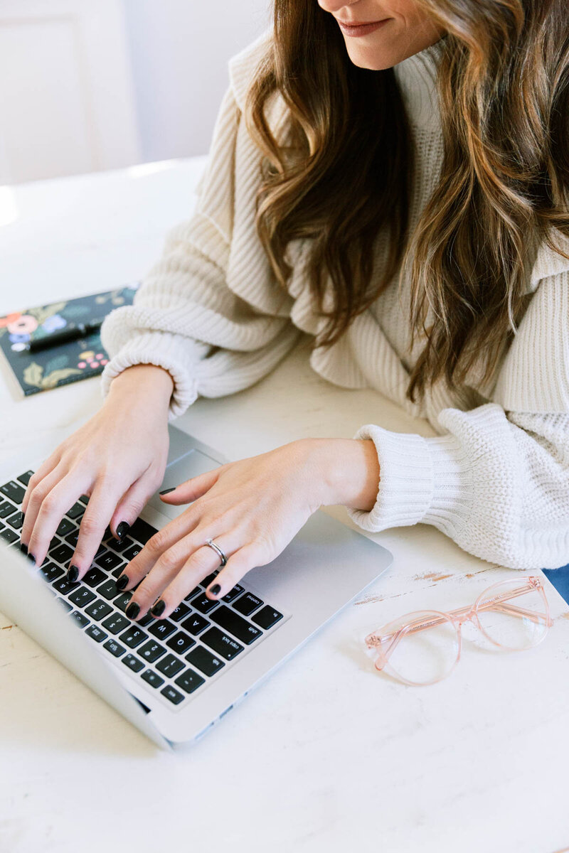 Virtual Interior Design Assistant writing down