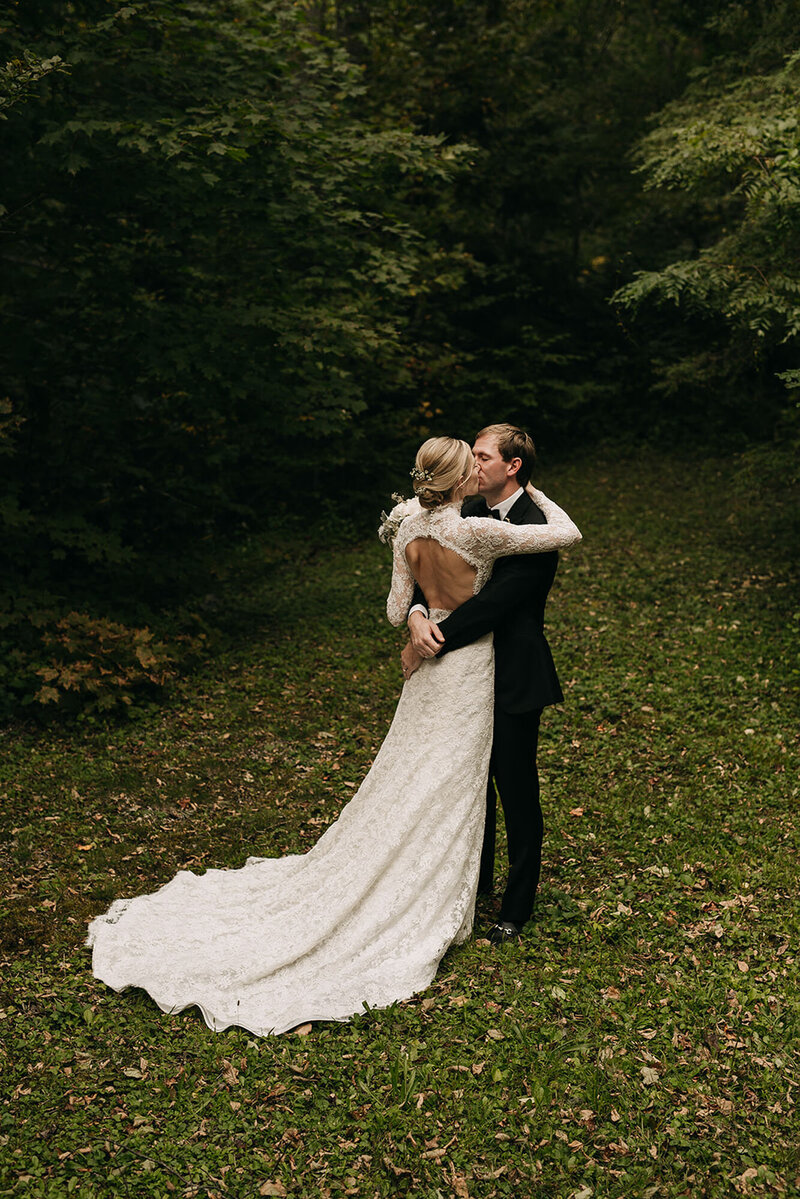 Anna and Dennis wedding exquisite mountain celebration in Linville NC julia wade 5196