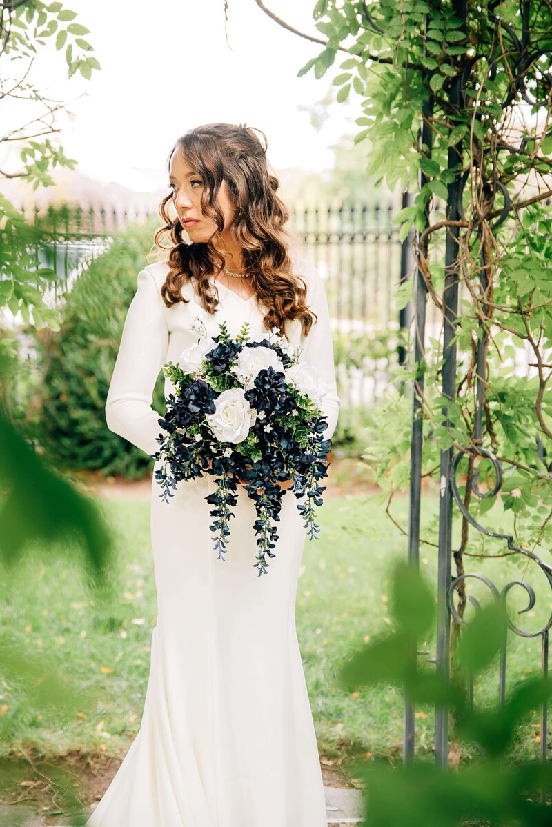 Bridal portrait with bouquet in greenery