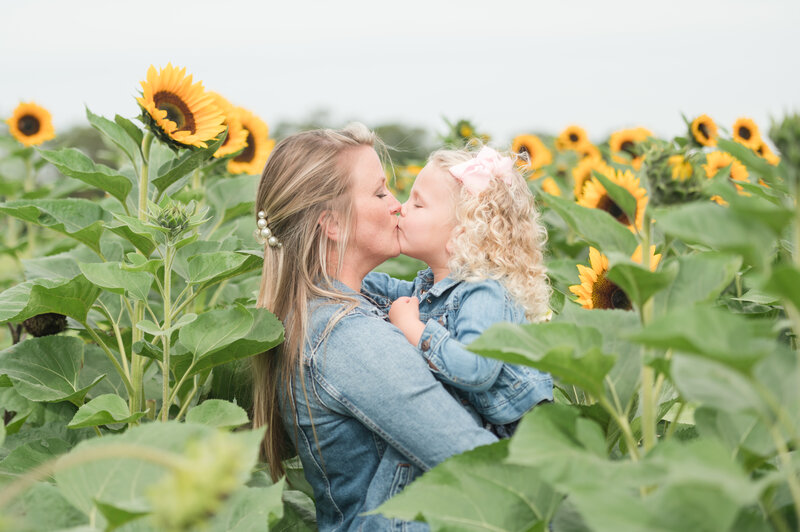 duff-mommy-me-holland-ridge-farms-sunflowers-imagery-by-marianne-2022-30