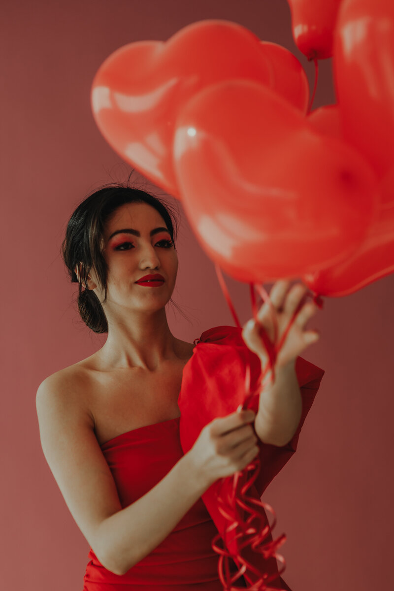 kaboompics_valentines-day-photoshoot-with-a-beautiful-asian-woman-29739