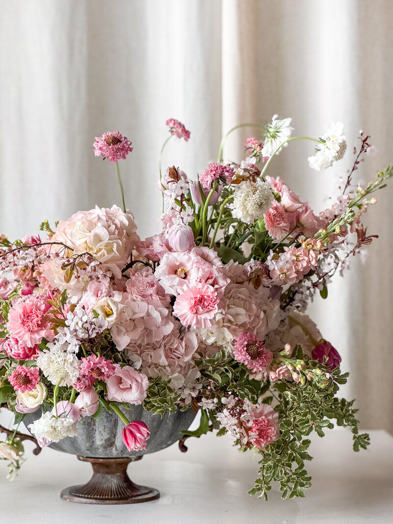 decoration florale d'une ceremonie laique pour mariage au domaine de primard