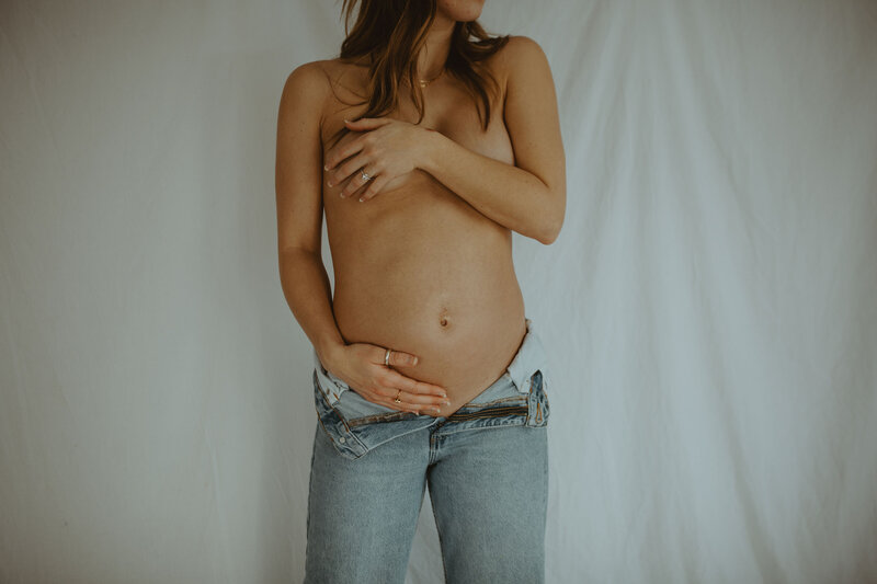 Pregnancy maternity photographer milwaukee wisconsin