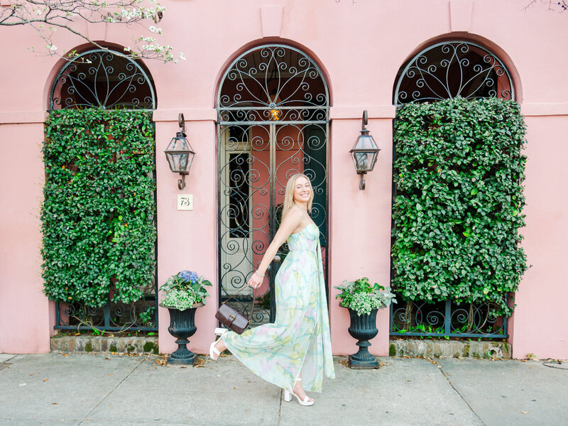 Charleston, SC college grad photos on Rainbow Row. 
