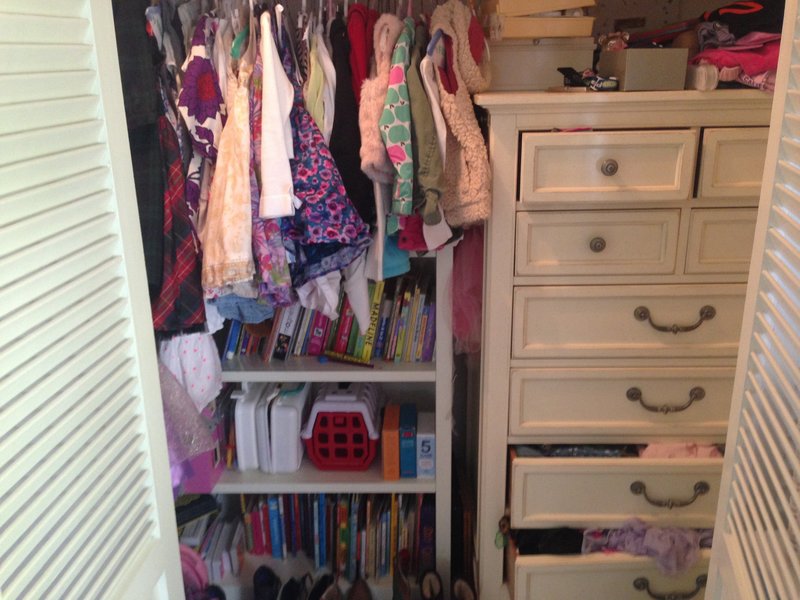 GIRLS CLOSET BEFORE