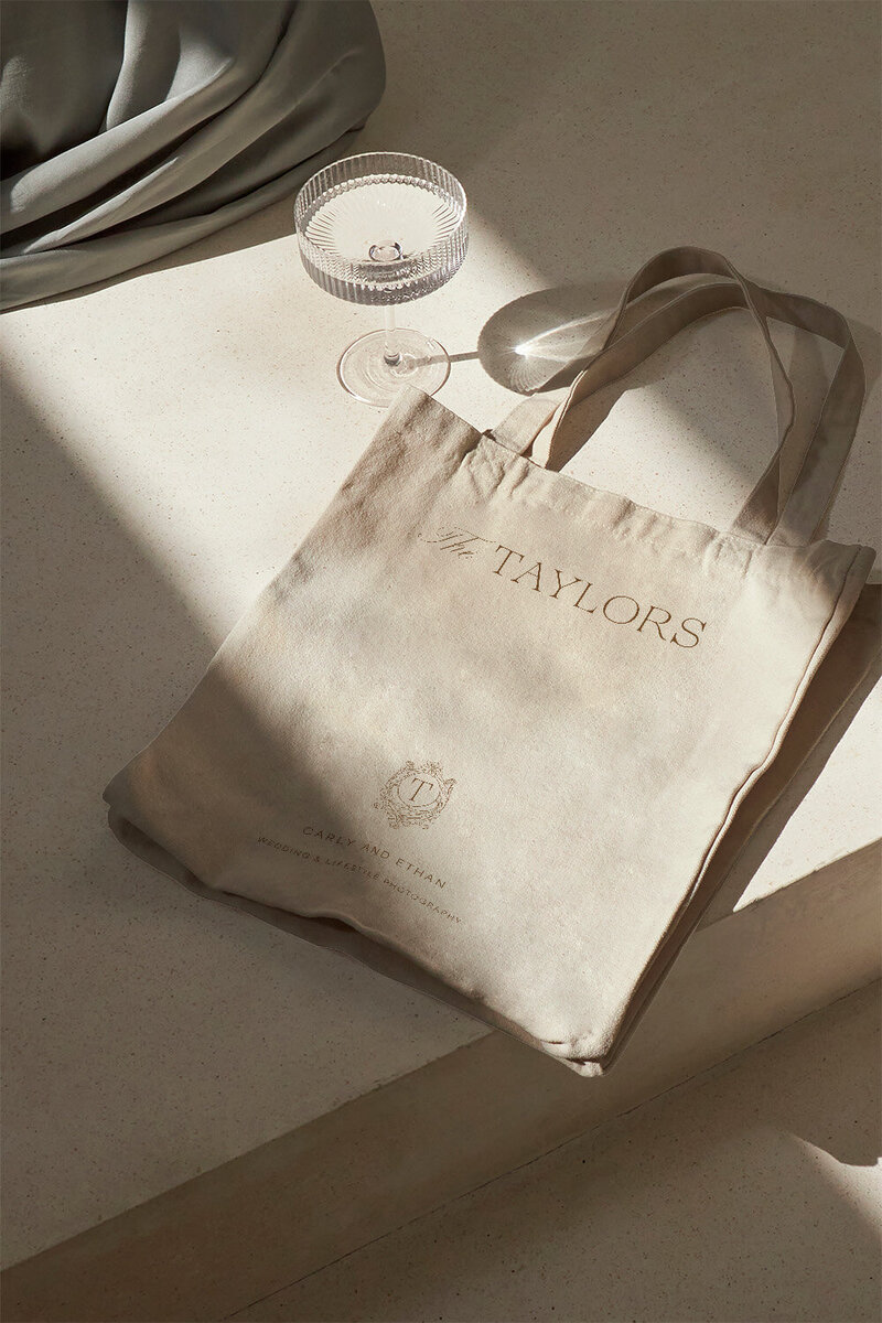 elegant-and-romantic-brand-identity-for-the-taylors-9