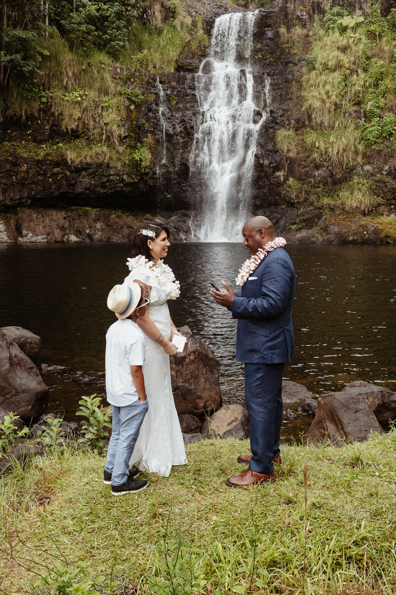 IzabelaIPhoto_Carly+John_waterfall_5-27-25-9