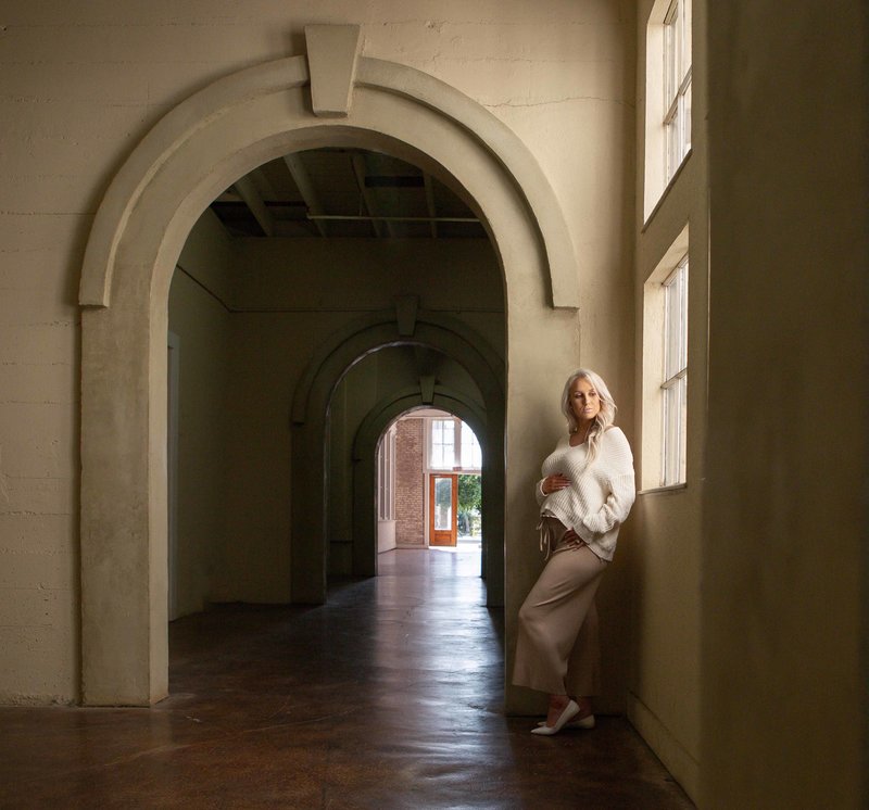 Sky 9 Studio | Gorgeous arched hallway with natural light which is perfect location for East Bay  fashion blogger Carolyn Lozano's maternity photos