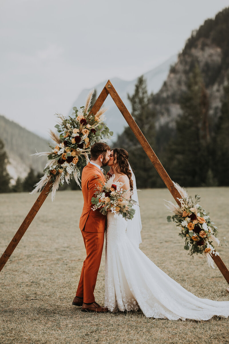 Couple eloping in Banff National Park with Rocky Mountain Elopement Planners