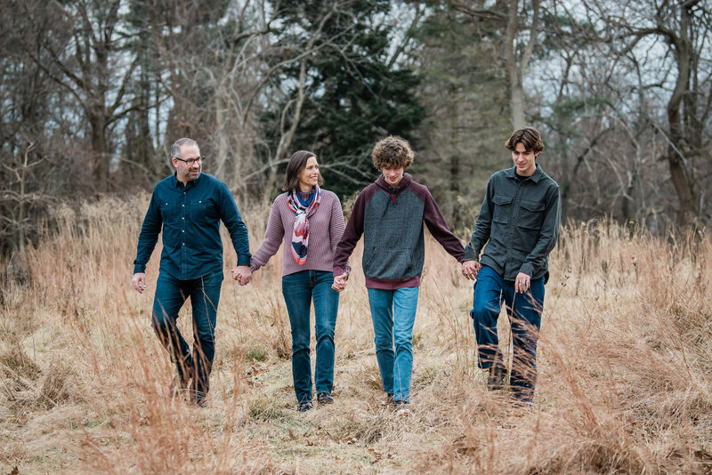 family-rye-new-york-westchester-field-nature-outdoors-connecticut-photo-session-photographer_109