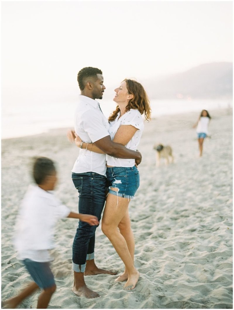 family pictures on the beach in malibu