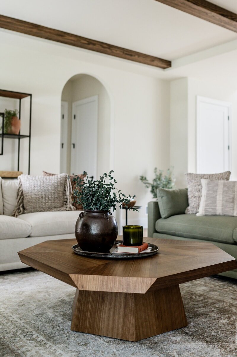 Experience modern elegance with our reclaimed wood coffee table. Discover custom furniture options in Lancaster, Pennsylvania, for a personalized touch.