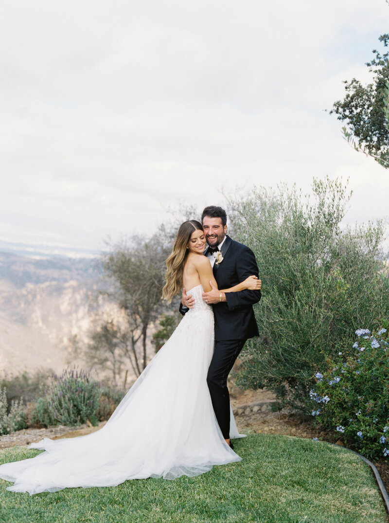 pretty asian bride in white strapless dress with veil and white bouquet