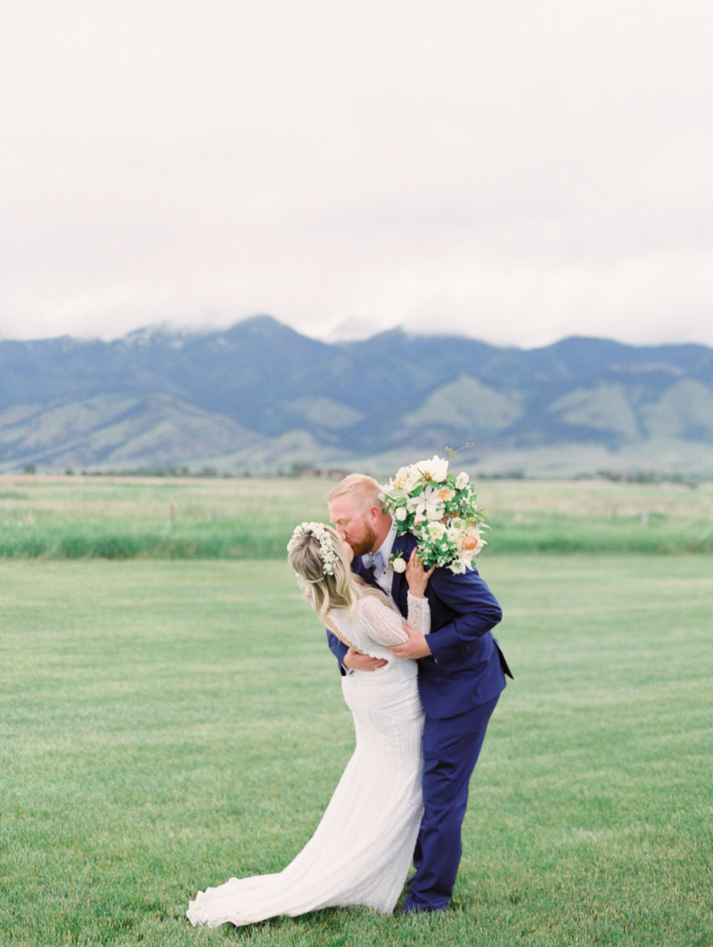 OrangePhotographie_BigYellowBarnWedding-1001-6