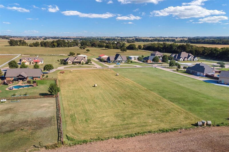 1.11-acre residential lot in South Ridge, Lindsay TX
