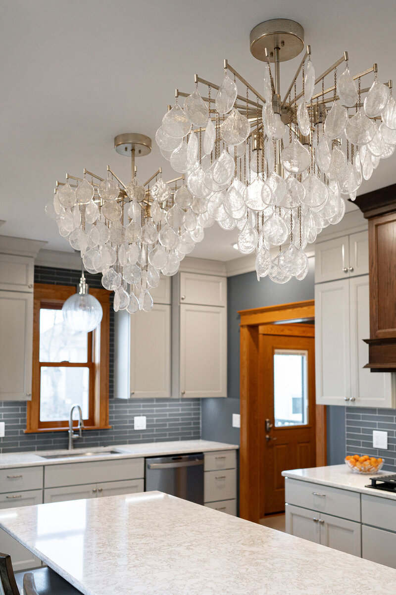 traditional-elegant-kitchen-light-fixtures