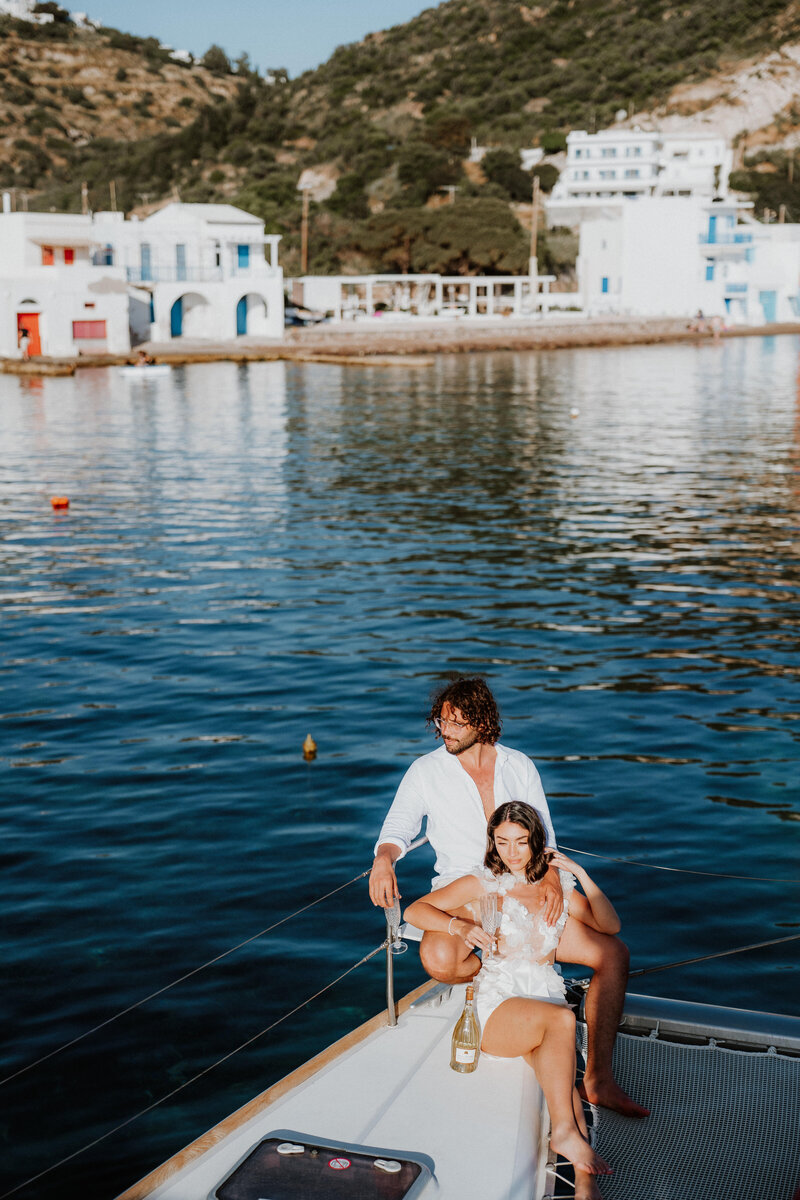 bride-groom-milos-eleopment-boat-portraits-1