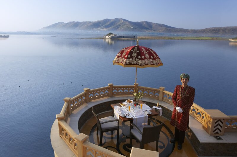 The-Leela-Palace-Restaurant-Champagne-breakfast-by-Lake-Pichola-210902121553