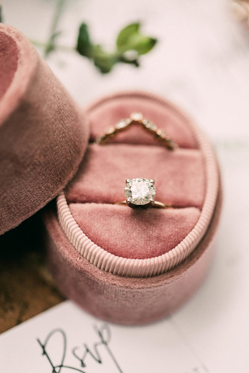 Wedding Rings in velvet Mrs. Box