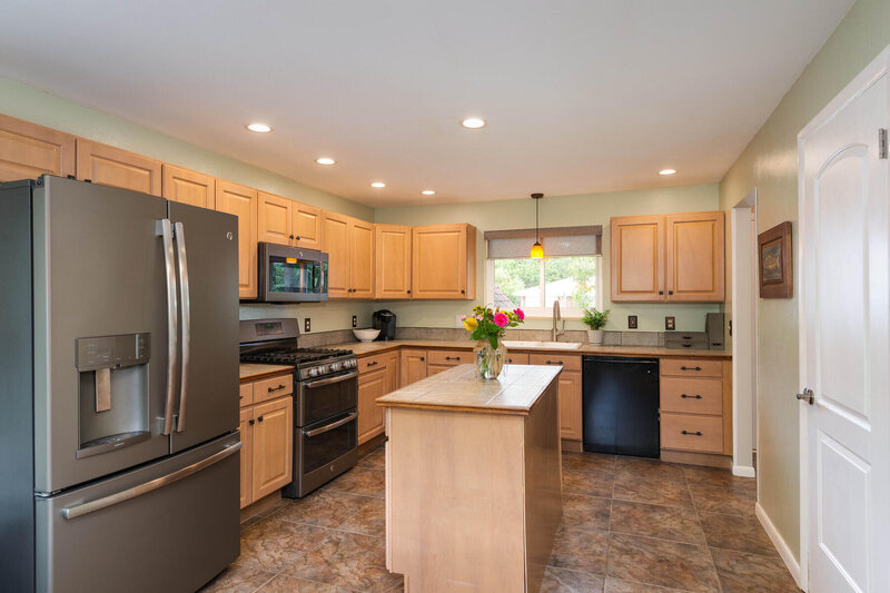 5823 Urban Ct-024-008-Kitchen-MLS_Size