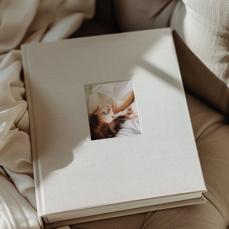 Lola Melani Album Mockup-14