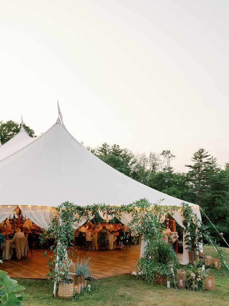 squam-lake-new-hampshire-wedding-tent