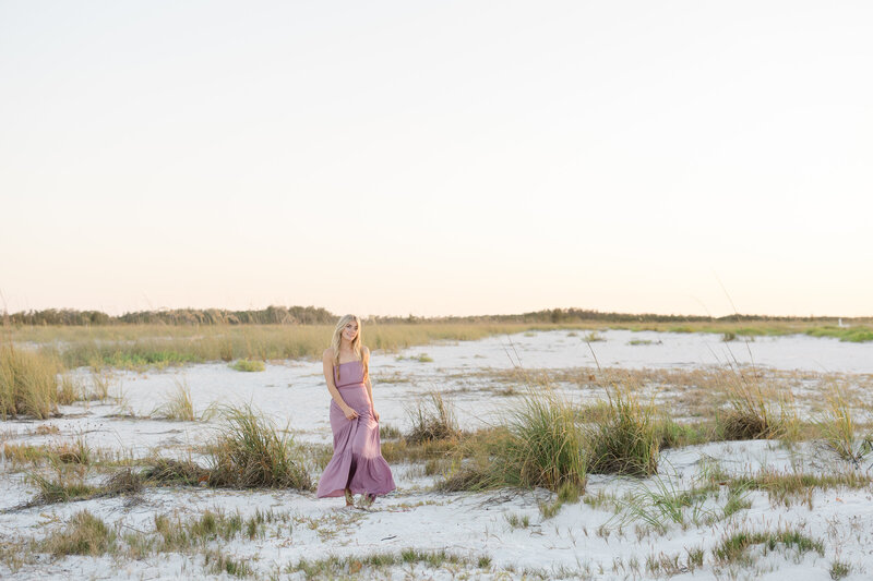 Senior girl on honeymoon island. Tampa florida senior photographer. 