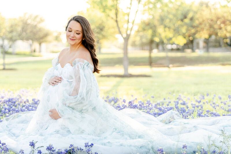 maternity session with blue bonnets