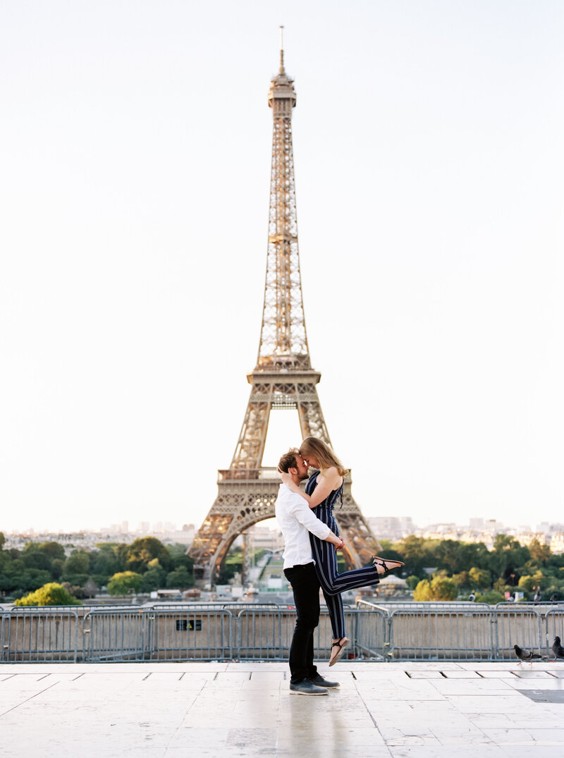 Destination wedding photographer, documenting love in Paris