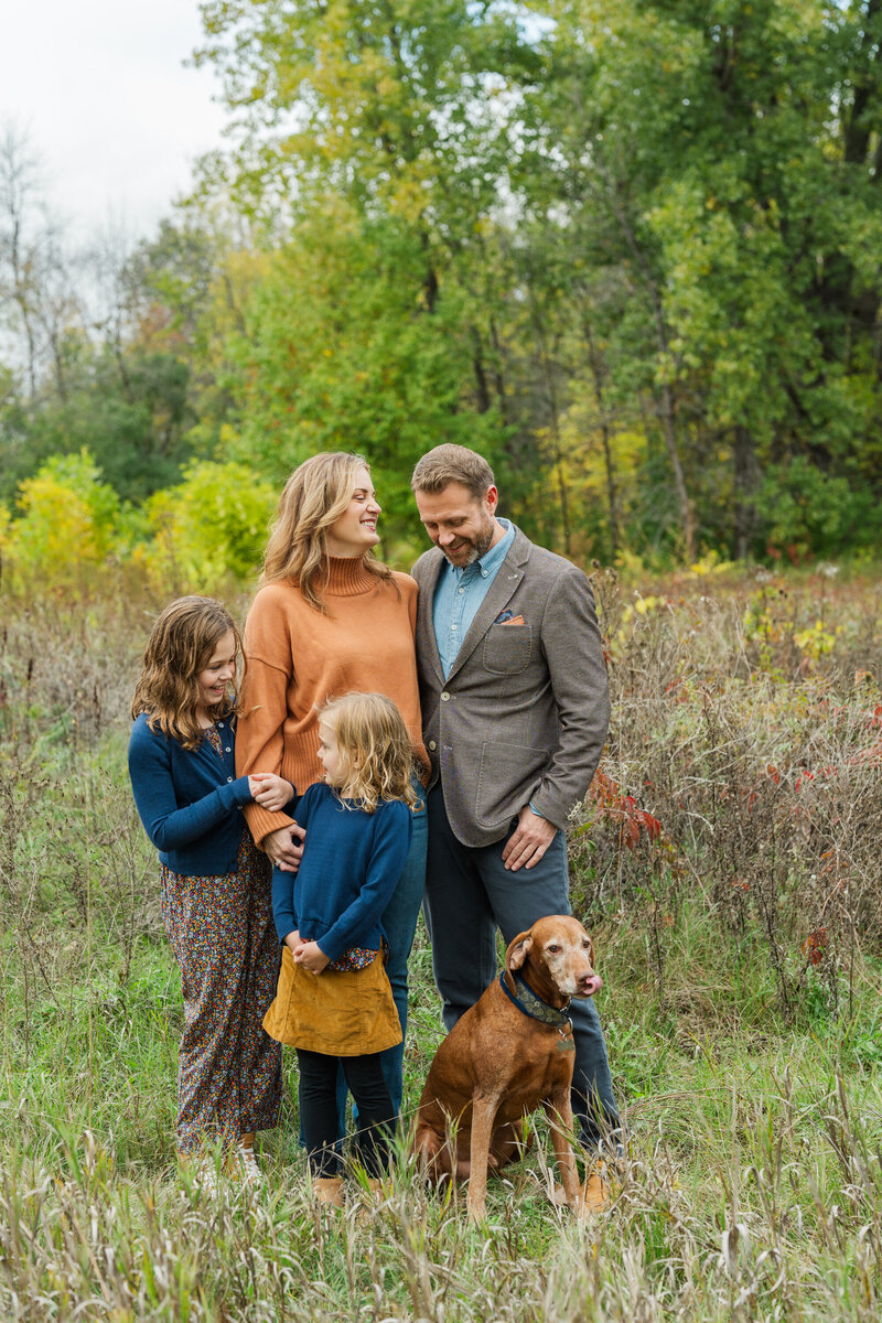 outdoor minneapolis family portrait session