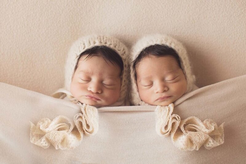 newborn twin photography austin, get newborn twin pictures taken, newborn baby twin photoshoot Austin TX, infant portraits Austin TX