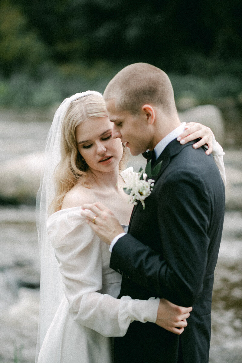 Wedding photo of an Intimate and romantic wedding  photography session in Porvoo by photographer Hannika Gabrielsson