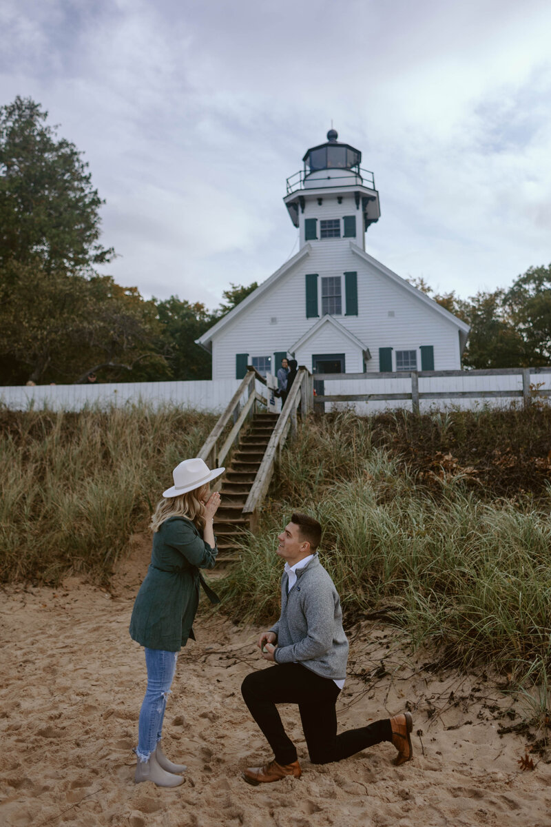 old-mission-lighthouse-traverse-city-michigan-proposal-michigan-wedding-photographer-alisciamariephotography-8214