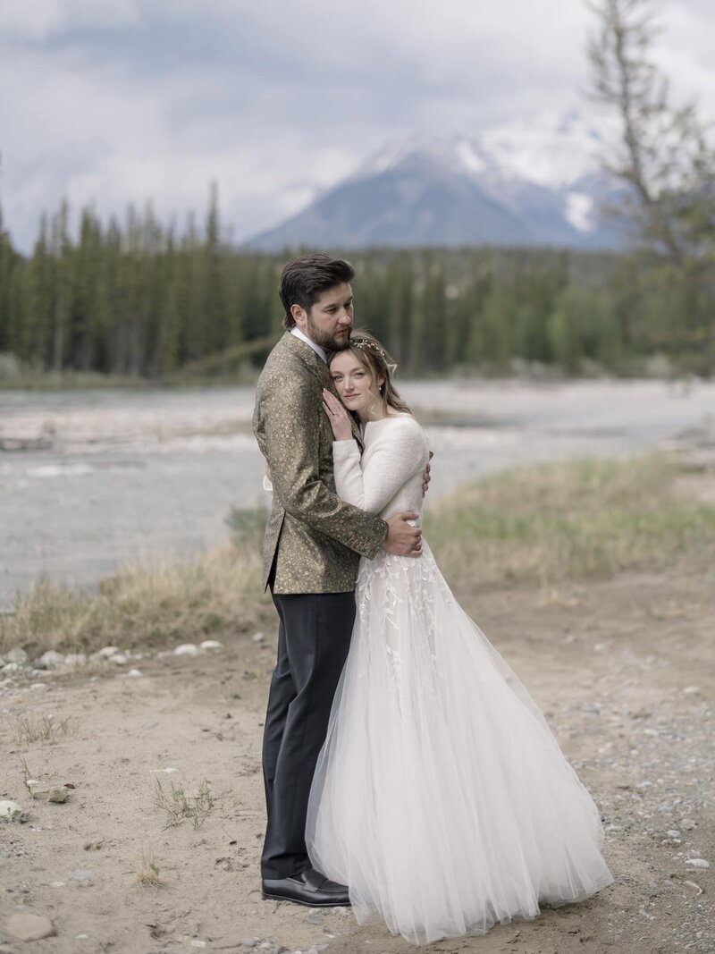 Timeless Tales Creatives - Fine Art Documentary Wedding Photographers in Banff - Banff Springs Golf Course Wedding (42)