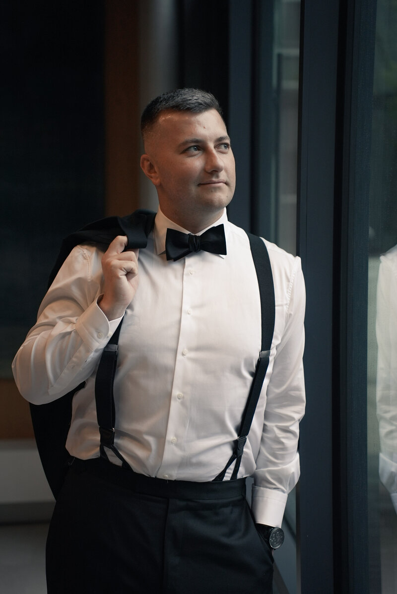Oleksii-owner-of-aspen-tree-films-with-camera